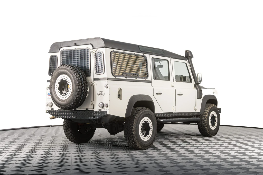 Land Rover Defender 110 - Image 24 of 31