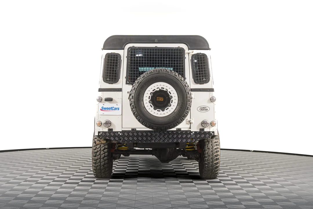 Land Rover Defender 110 - Image 22 of 31