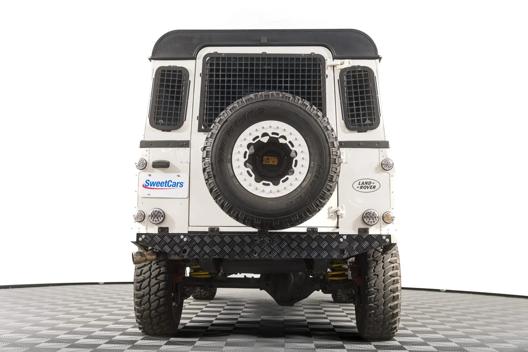 Land Rover Defender 110 - Image 23 of 31