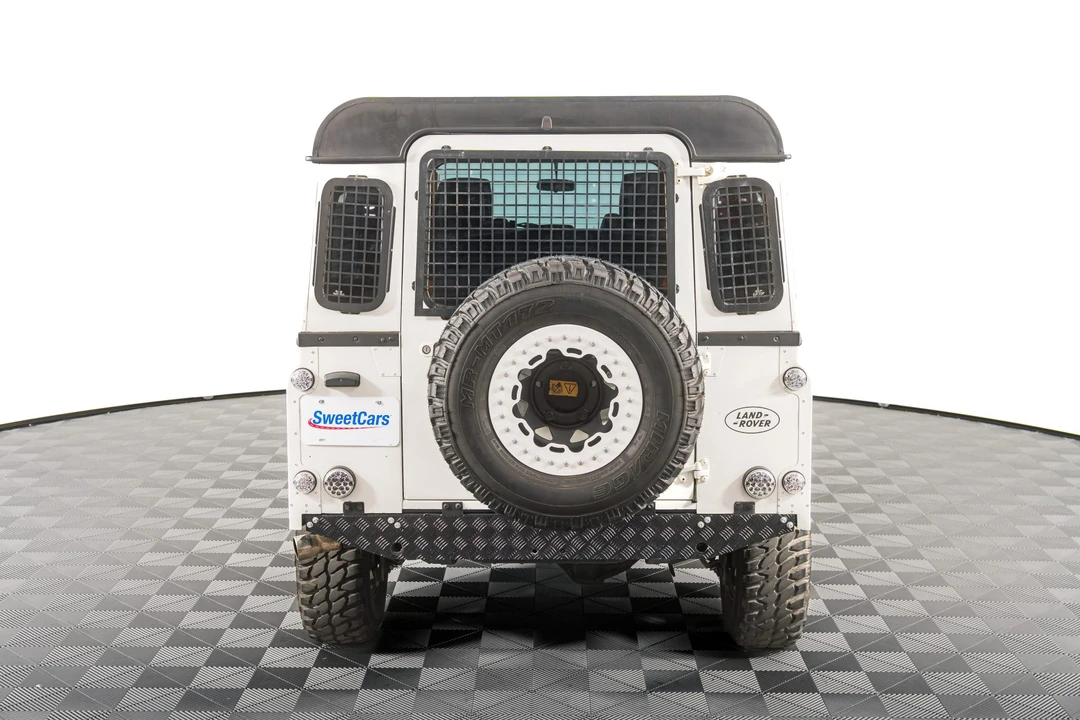 Land Rover Defender 110 - Image 21 of 31