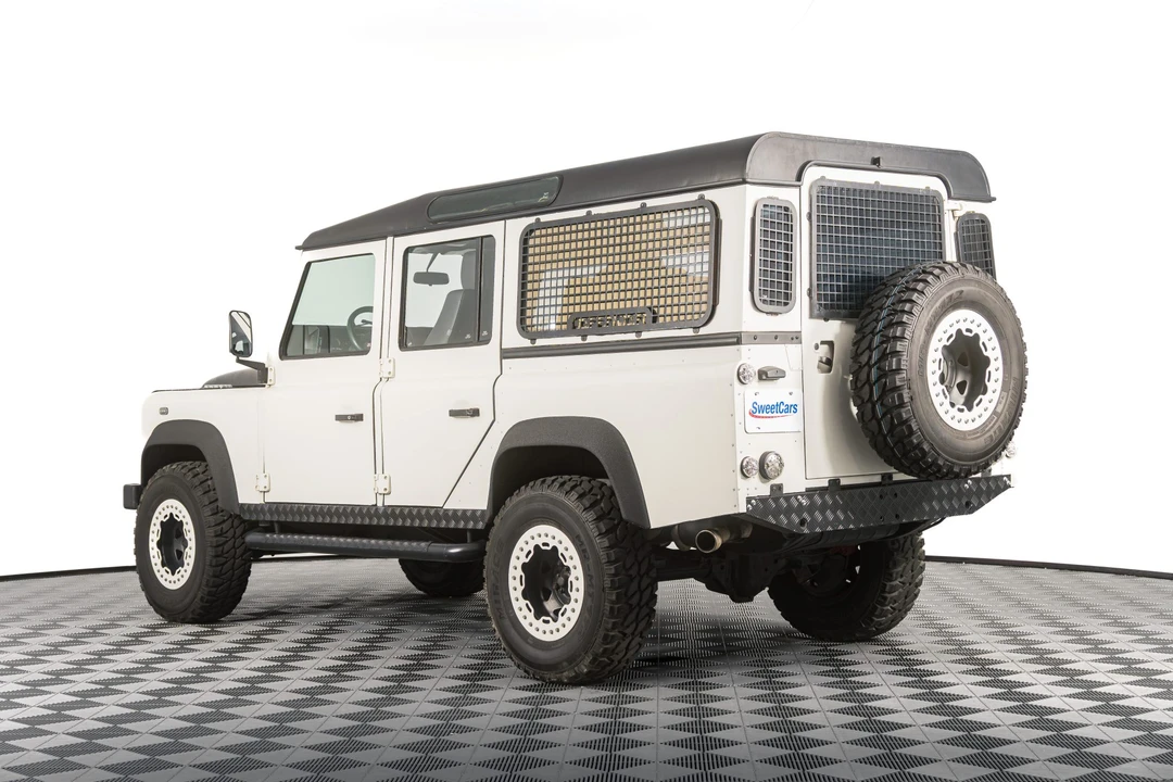 Land Rover Defender 110 - Image 20 of 31