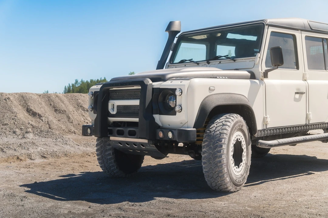 Land Rover Defender 110 - Image 30 of 31