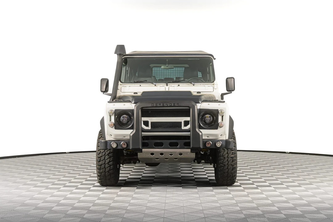 Land Rover Defender 110 - Image 27 of 31