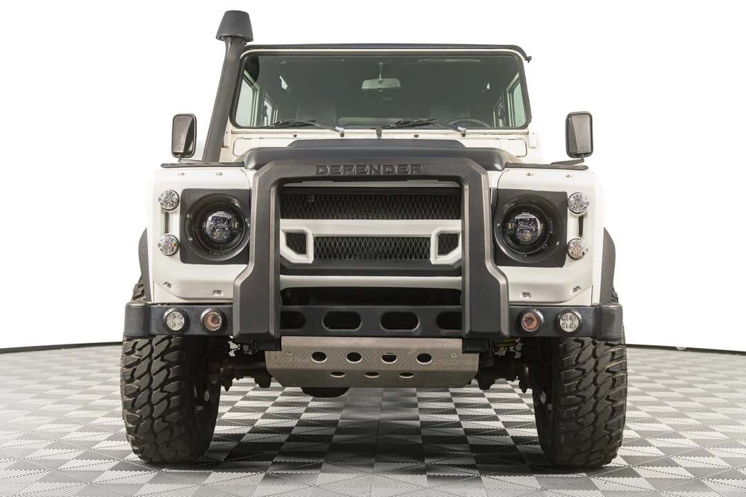 Land Rover Defender 110 - Image 29 of 31