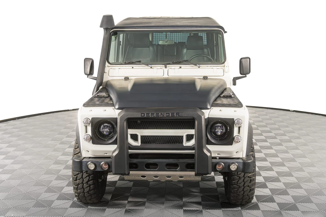 Land Rover Defender 110 - Image 28 of 31