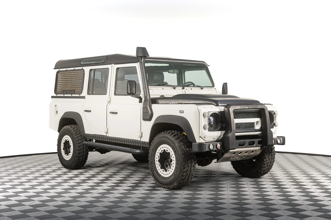 Land Rover Defender 110 - Image 26 of 31