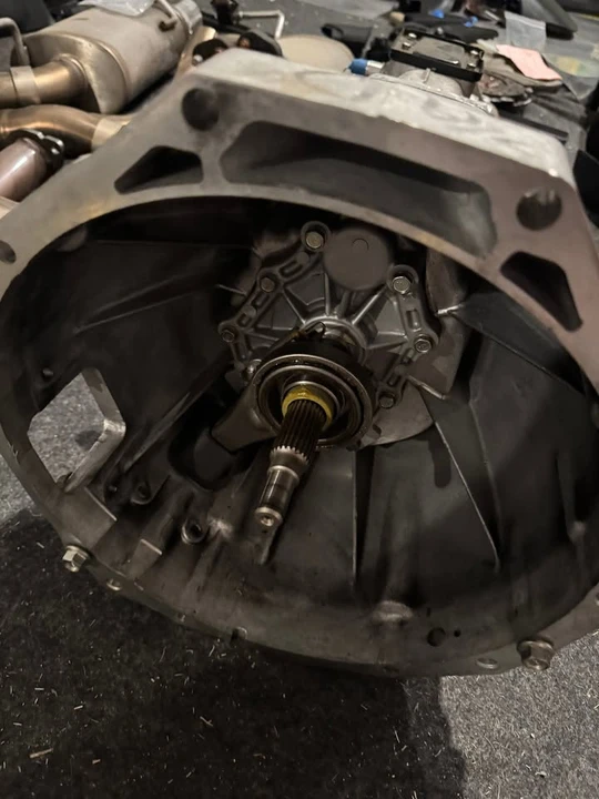 Parts & Memorabilia Gearboxes - Image 3 of 4