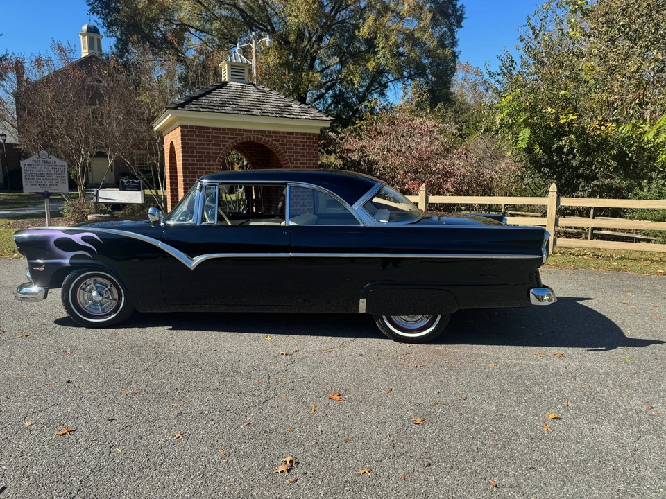 1955 Ford Fairlane 1st Gen - Image 9 of 31