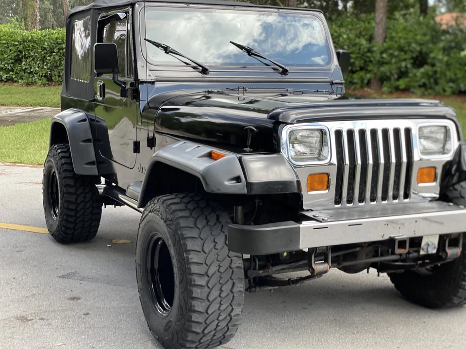 1995 Jeep YJ Wrangler - Image 10 of 31