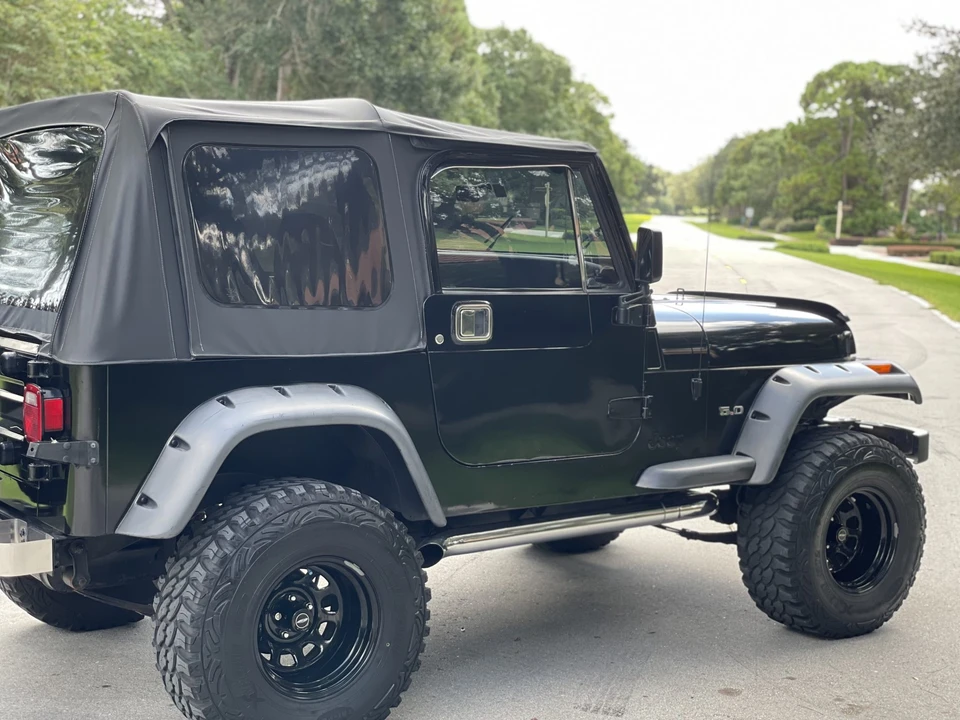 1995 Jeep YJ Wrangler - Image 16 of 31
