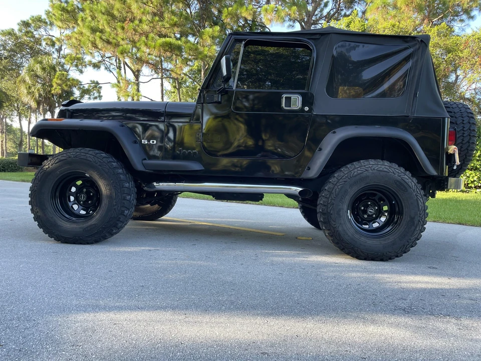 1995 Jeep YJ Wrangler - Image 21 of 31