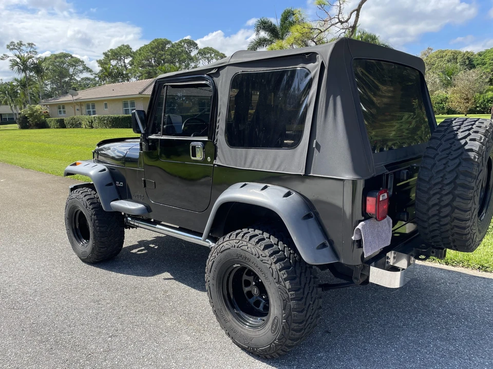 1995 Jeep YJ Wrangler - Image 23 of 31