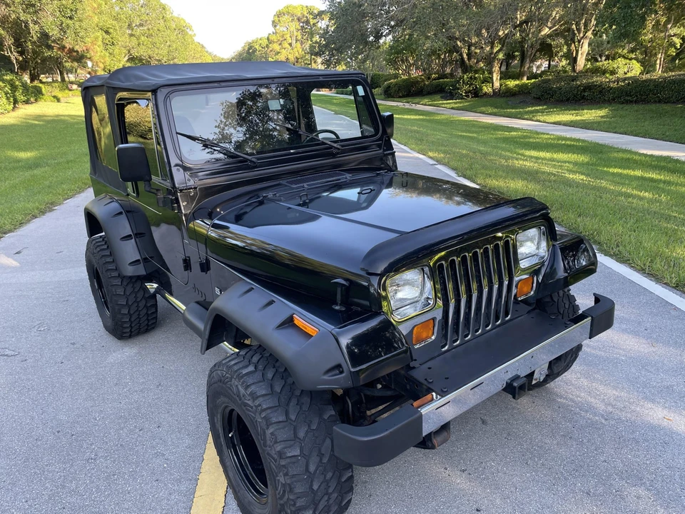 1995 Jeep YJ Wrangler - Image 23 of 31