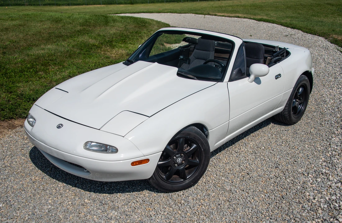 1996 Mazda NA MX-5 Miata - Image 2 of 31