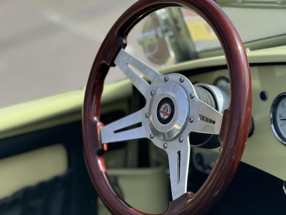 Shelby Cobra Replica - Image 27 of 31