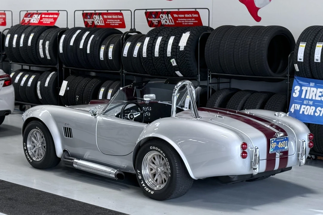 Shelby Cobra Replica - Image 28 of 31