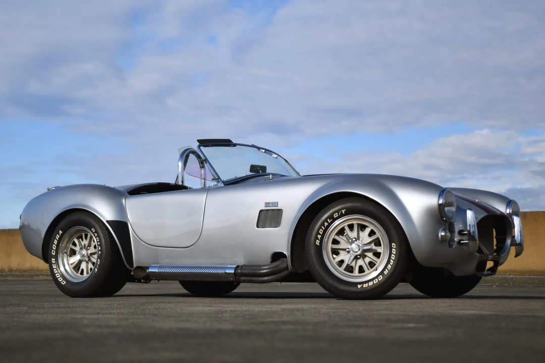 Shelby Cobra Replica - Image 9 of 31