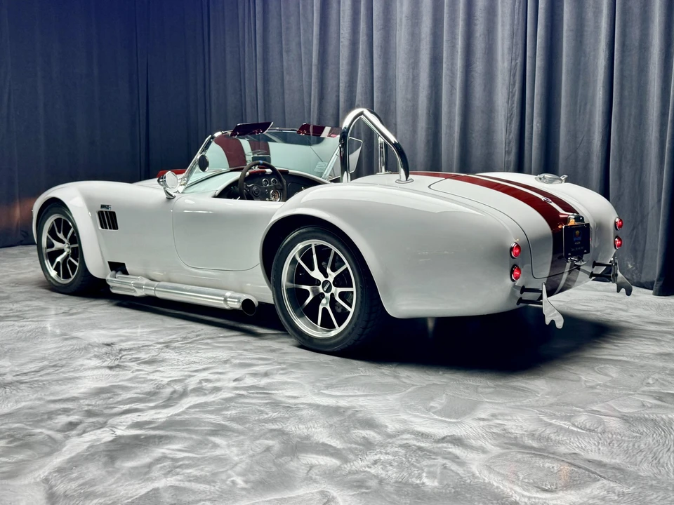 Shelby Cobra Replica - Image 11 of 31
