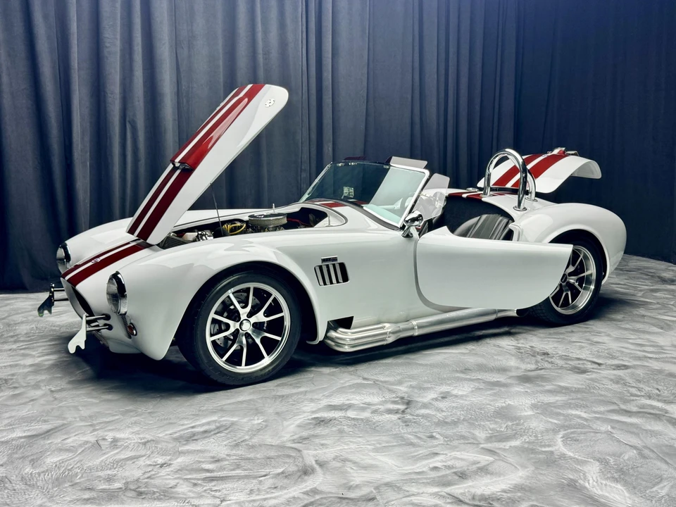 Shelby Cobra Replica - Image 9 of 31