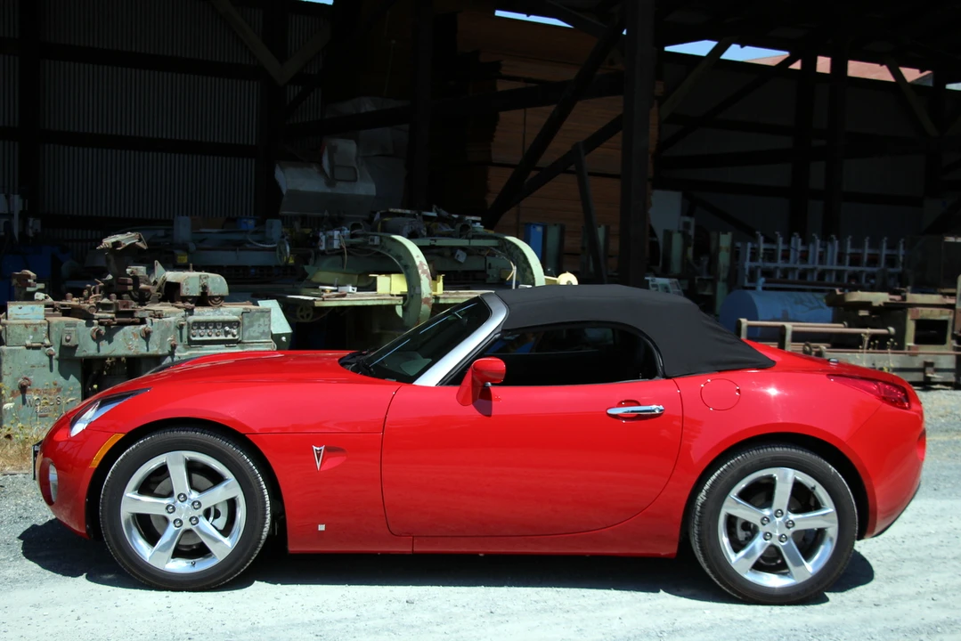 2006 Pontiac Solstice - Image 2 of 31