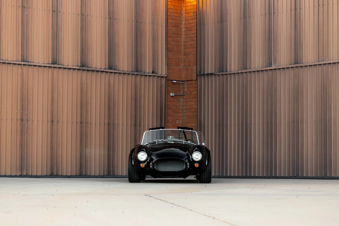 Shelby Cobra Replica - Image 2 of 31
