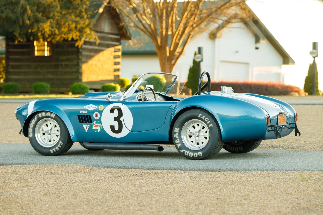 Shelby Cobra Replica - Image 8 of 31