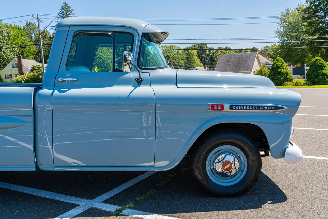 1959 Chevrolet Task Force - Image 10 of 31