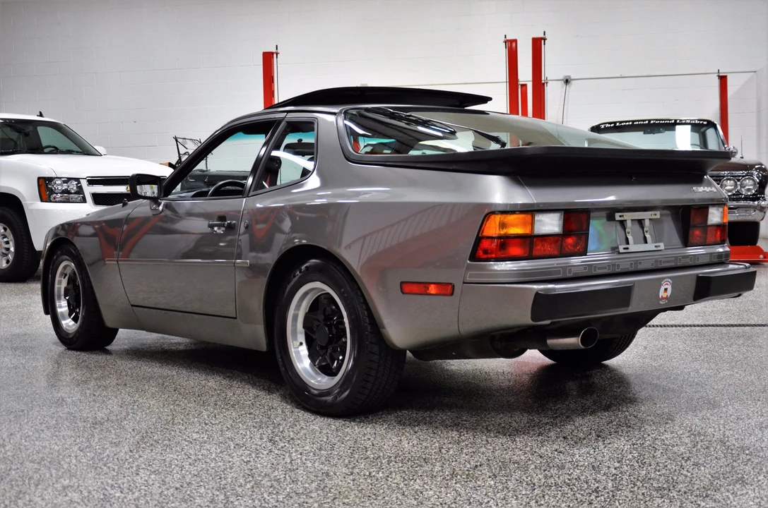 1985 Porsche 944 - Image 8 of 31