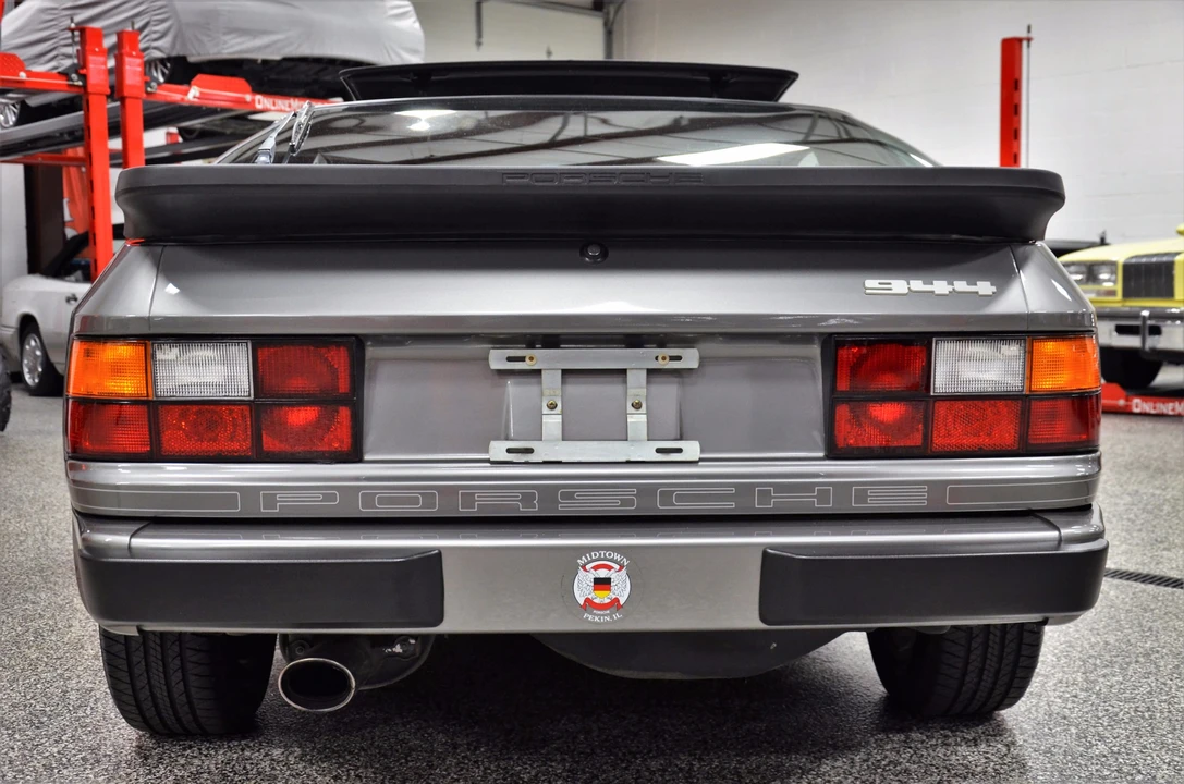 1985 Porsche 944 - Image 10 of 31
