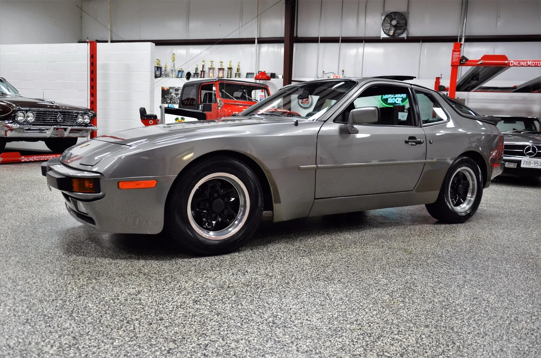 1985 Porsche 944 - Image 5 of 31