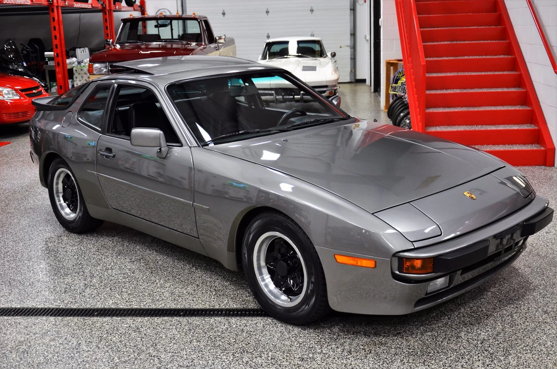 1985 Porsche 944 - Image 14 of 31