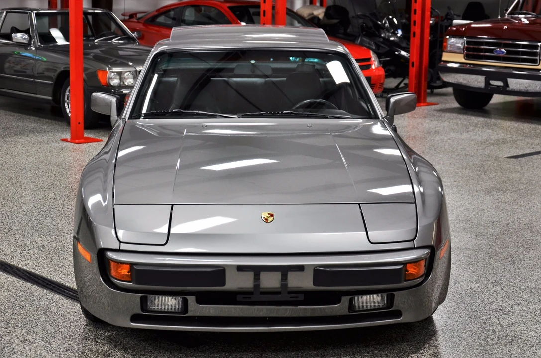 1985 Porsche 944 - Image 18 of 31