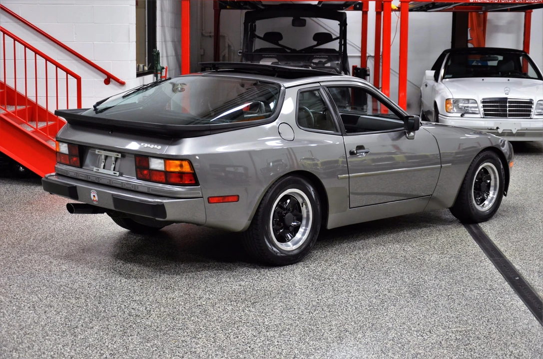 1985 Porsche 944 - Image 12 of 31