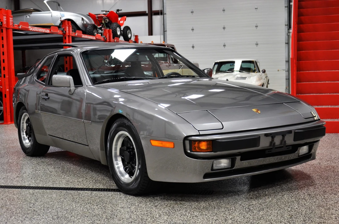 1985 Porsche 944 - Image 16 of 31