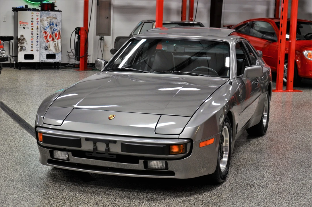 1985 Porsche 944 - Image 2 of 31