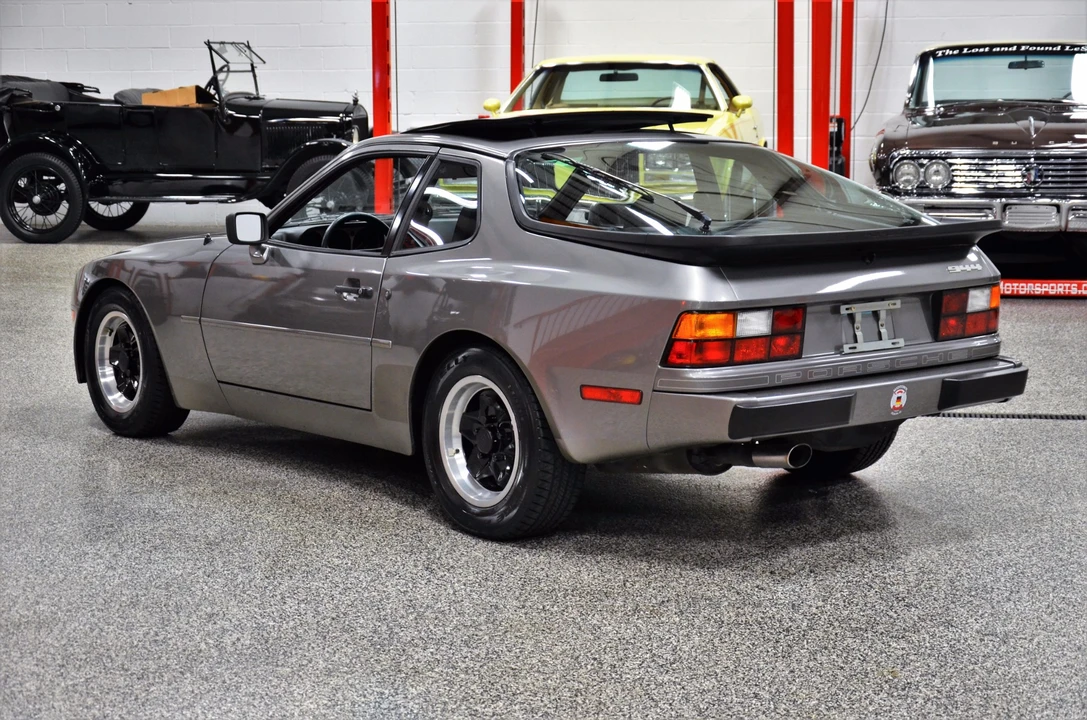 1985 Porsche 944 - Image 7 of 31