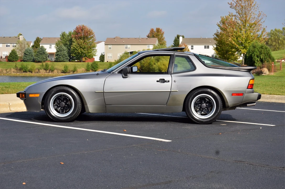 1985 Porsche 944 - Image 24 of 31