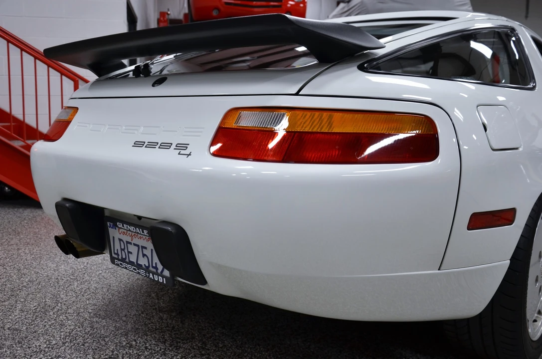1987 Porsche 928 S4 - Image 19 of 31