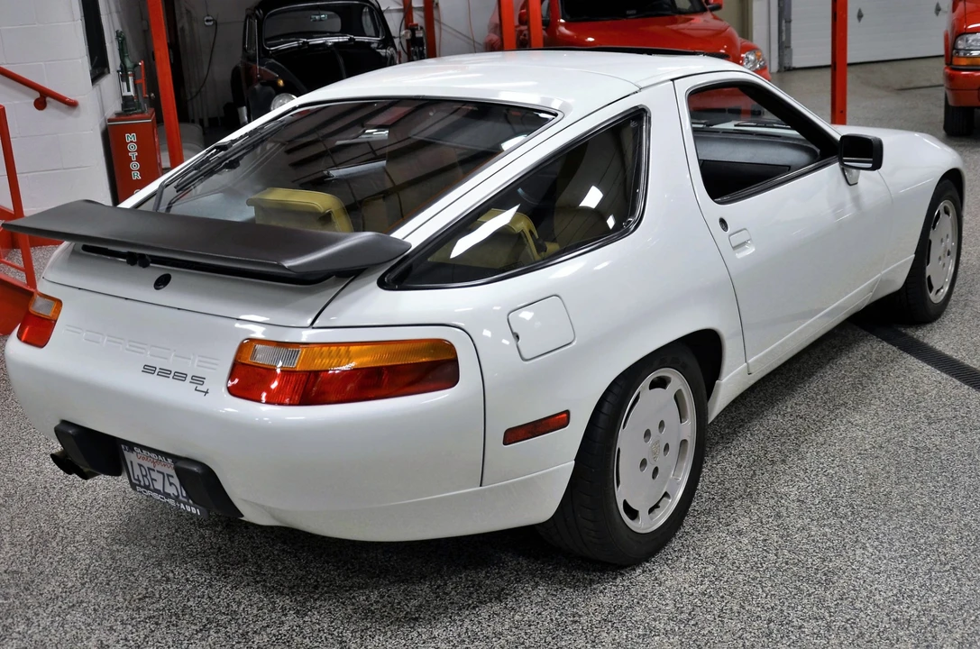 1987 Porsche 928 S4 - Image 18 of 31