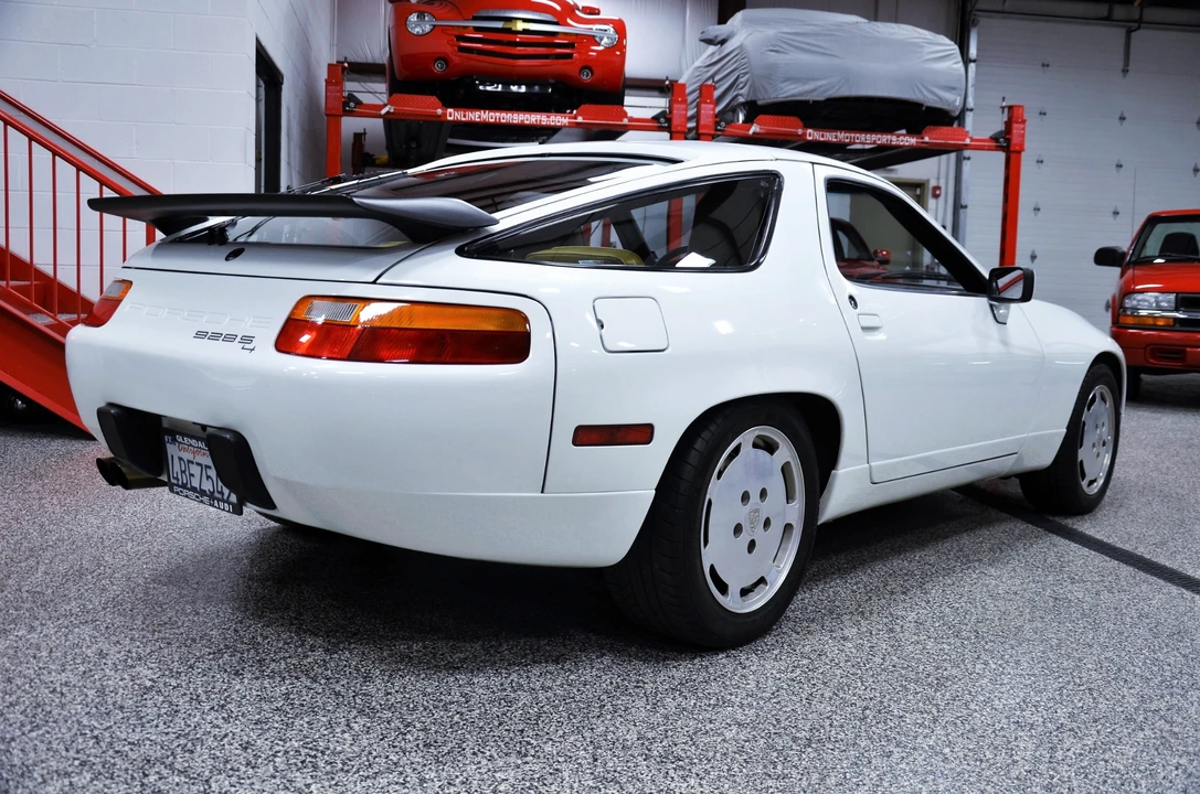 1987 Porsche 928 S4 - Image 12 of 31