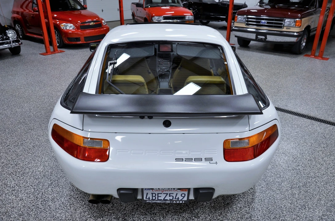 1987 Porsche 928 S4 - Image 17 of 31