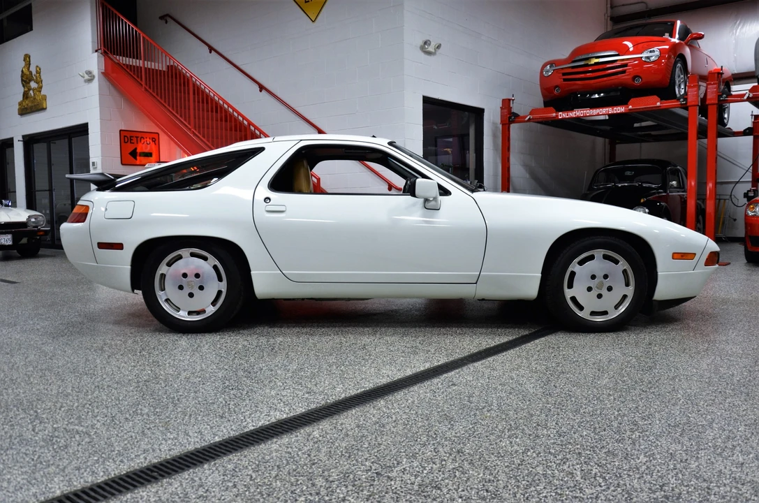 1987 Porsche 928 S4 - Image 13 of 31