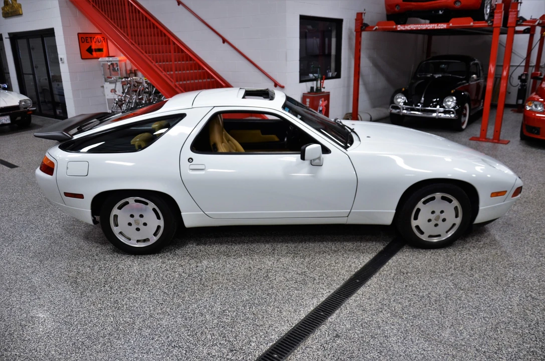 1987 Porsche 928 S4 - Image 14 of 31