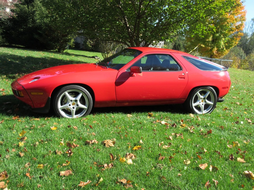 1985 Porsche 928 S - Image 13 of 31