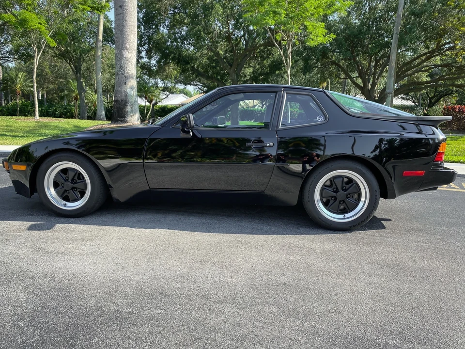 1985 Porsche 944 - Image 4 of 6