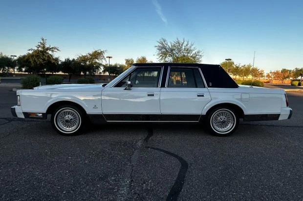 1987 Lincoln Town Car - Image 3 of 8