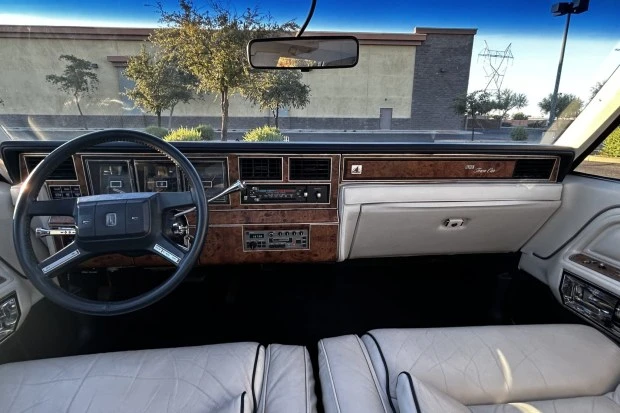 1987 Lincoln Town Car - Image 5 of 8