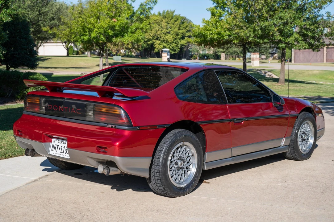 1987 Pontiac Fiero GT - Image 21 of 31