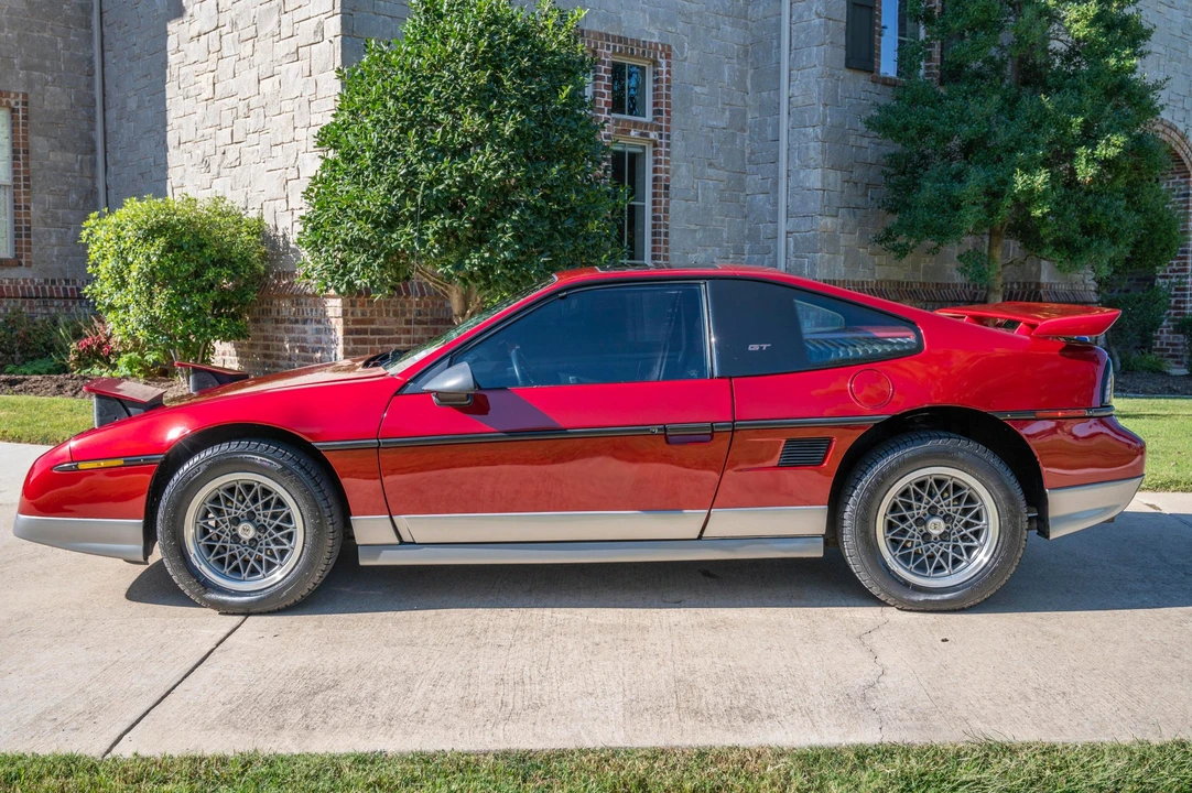 1987 Pontiac Fiero GT - Image 17 of 31