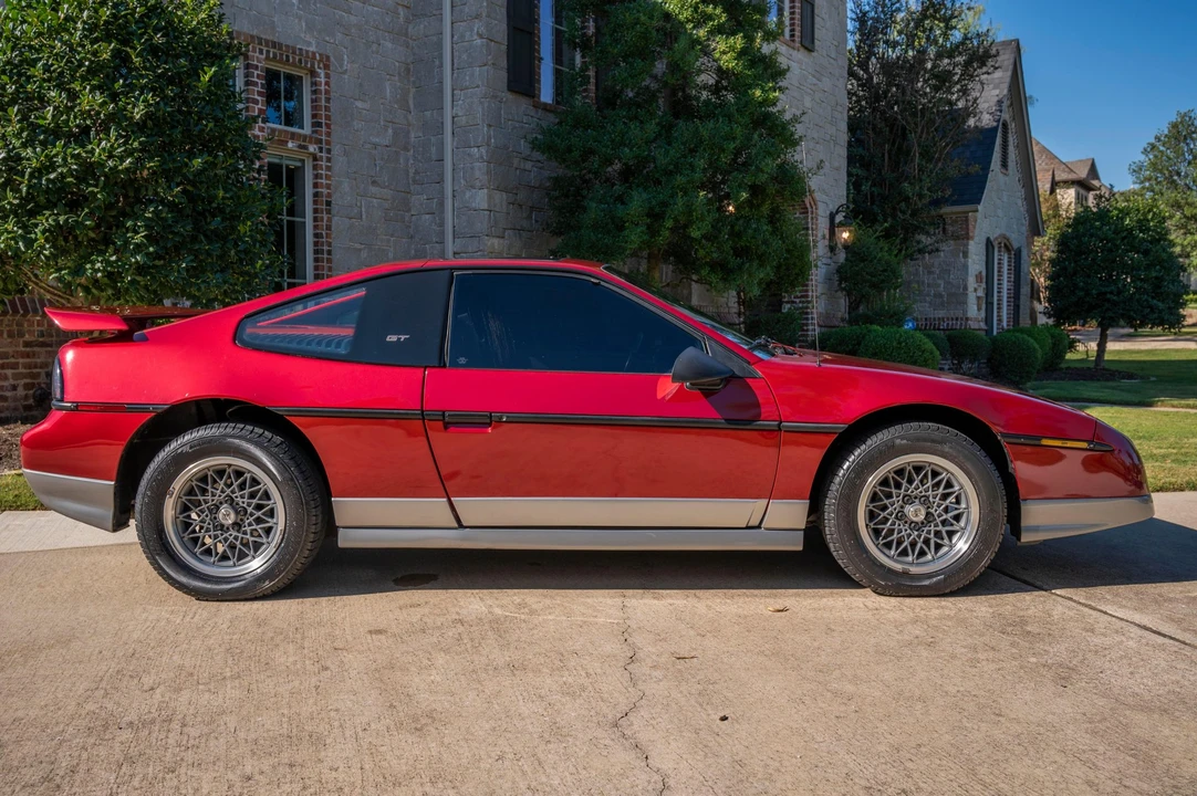 1987 Pontiac Fiero GT - Image 22 of 31